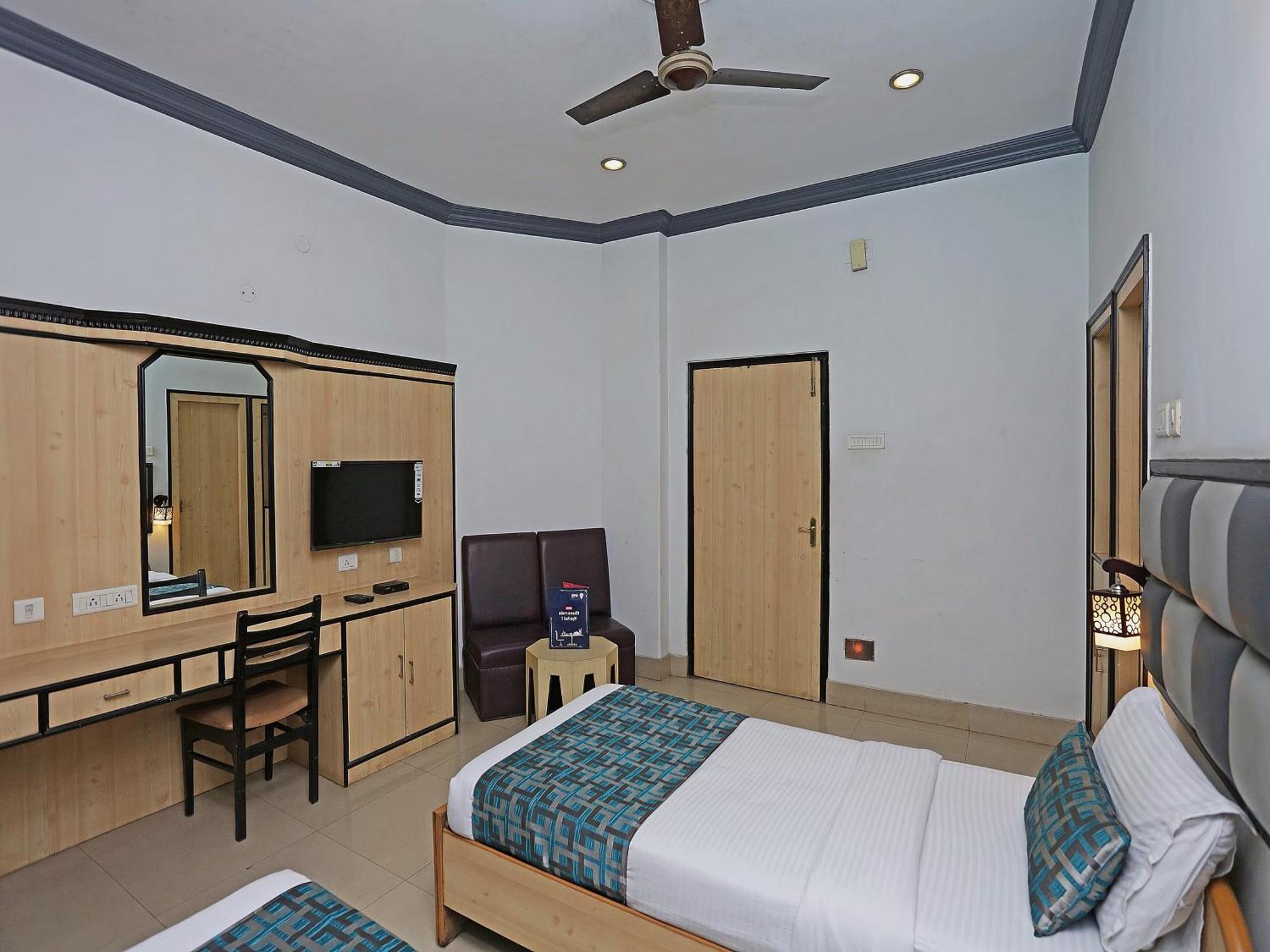 Homely Raj Calcutta Extérieur photo